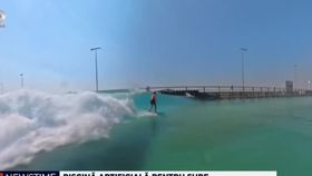VIDEO În Abu Dhabi se va deschide o piscină specială pentru surf. Valurile formate vor ajunge la 650 de metri